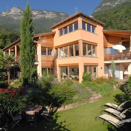 Schloss-Hof Eppan an der Weinstraße Buitenkant foto