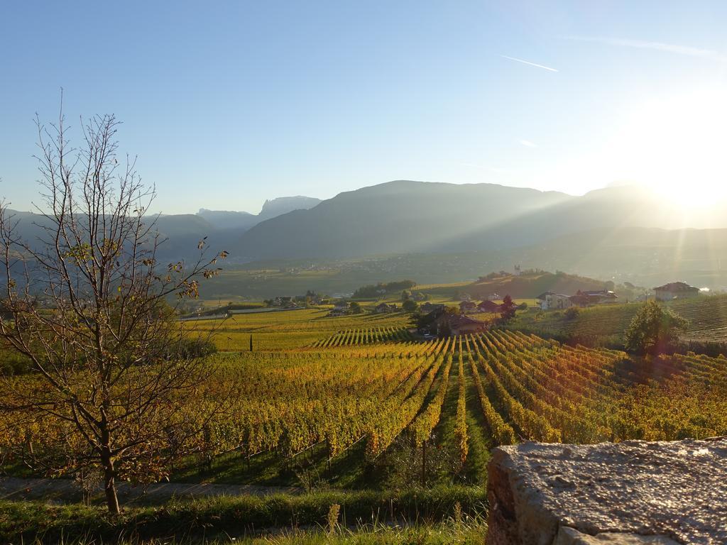 Schloss-Hof Eppan an der Weinstraße Buitenkant foto