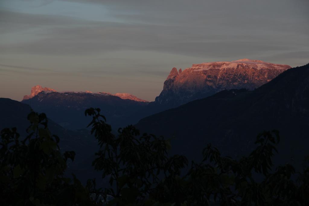 Schloss-Hof Eppan an der Weinstraße Buitenkant foto