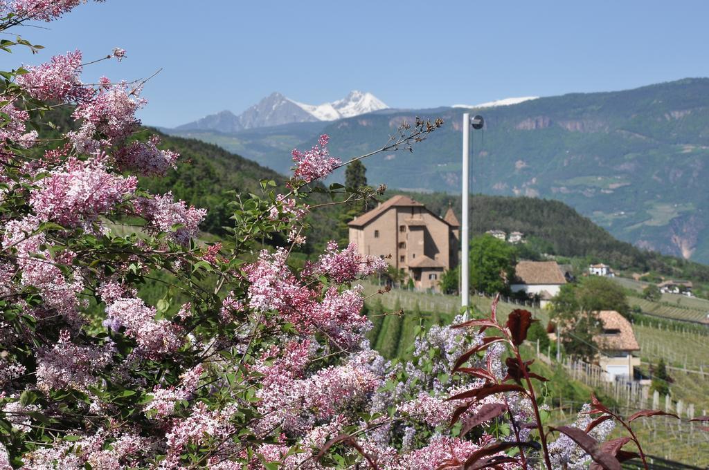 Schloss-Hof Eppan an der Weinstraße Buitenkant foto