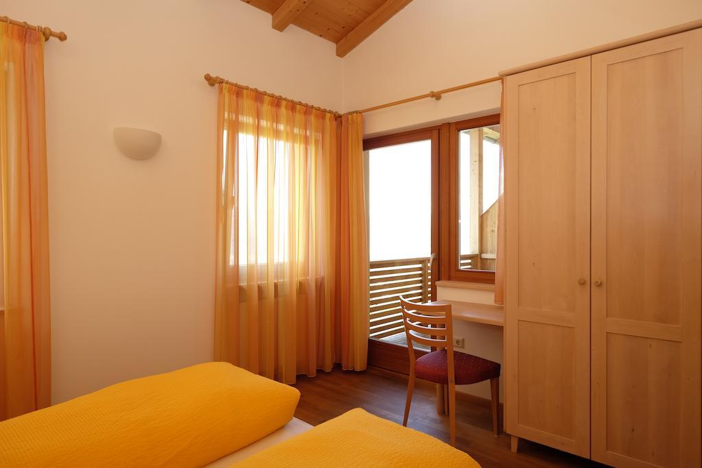 Schloss-Hof Eppan an der Weinstraße Kamer foto