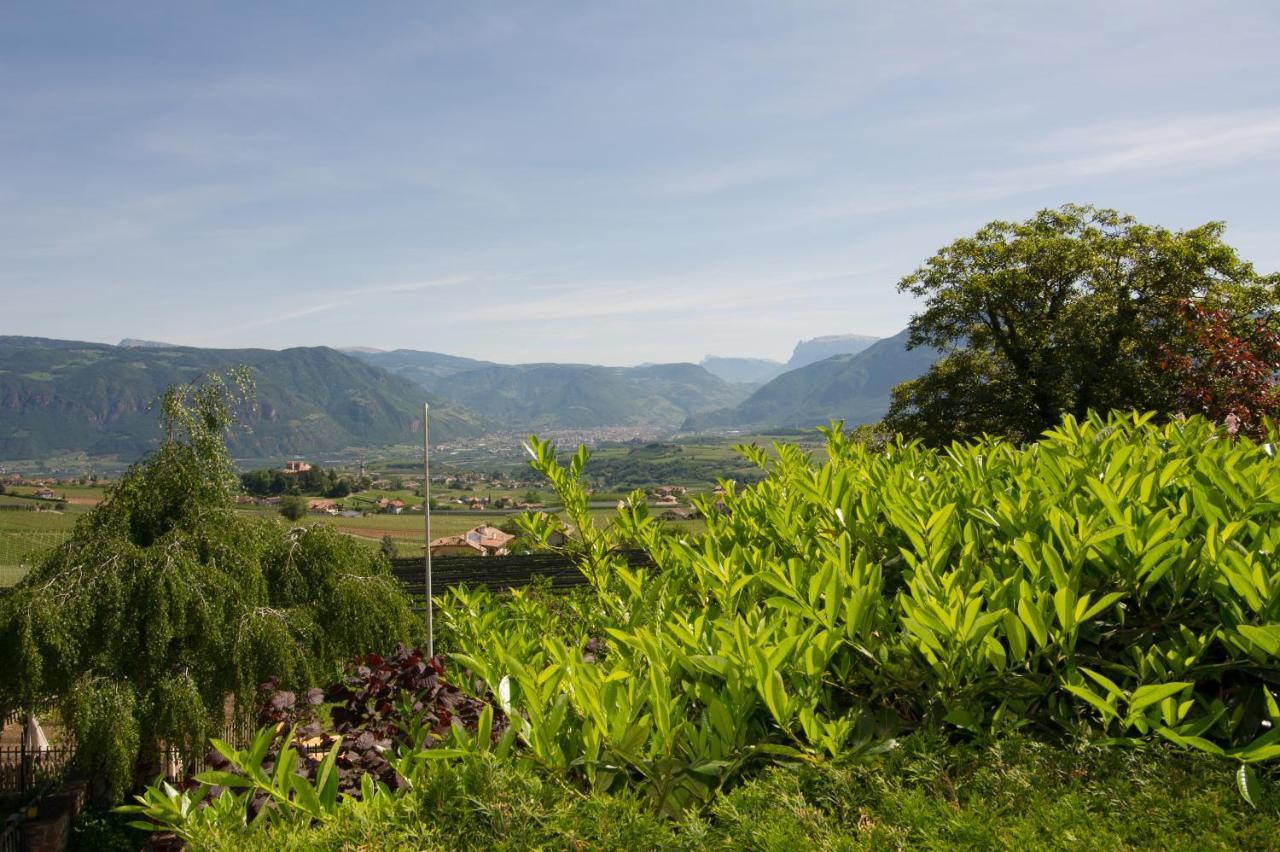 Schloss-Hof Eppan an der Weinstraße Buitenkant foto